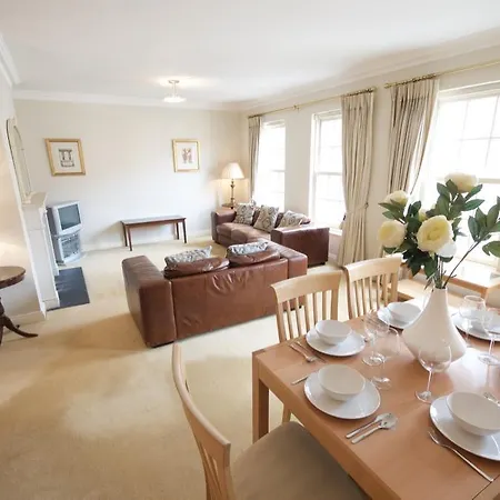 Charming Georgian Penthouse Apartamento *